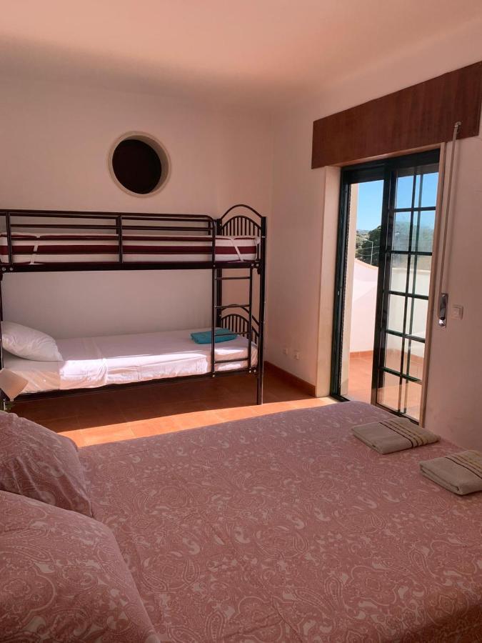 Casa Mineira Guest House Феррейраш Экстерьер фото