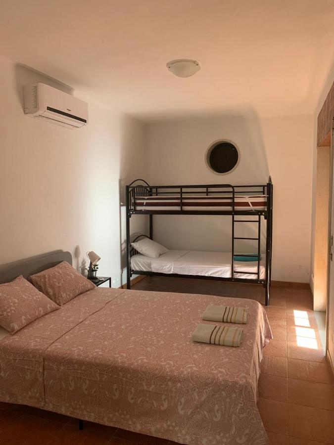 Casa Mineira Guest House Феррейраш Экстерьер фото