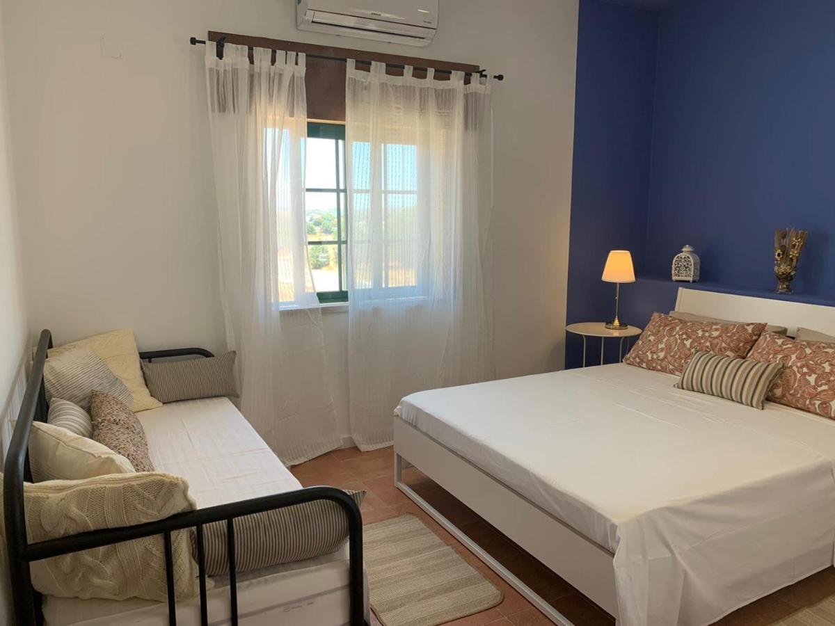 Casa Mineira Guest House Феррейраш Экстерьер фото