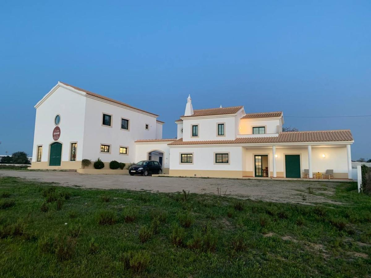 Casa Mineira Guest House Феррейраш Экстерьер фото